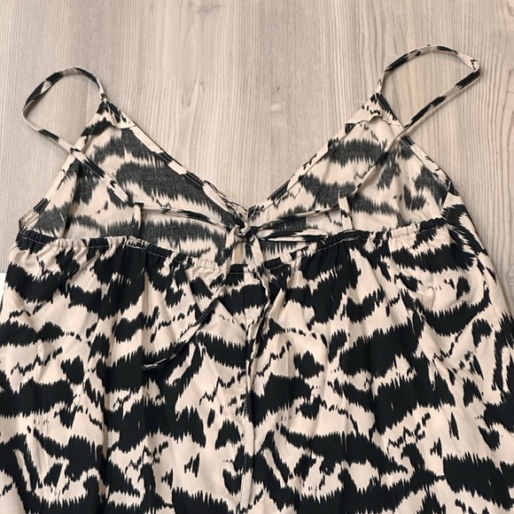 Old Navy Black and White Patterned Maxi Dress - Picture 9 of 11